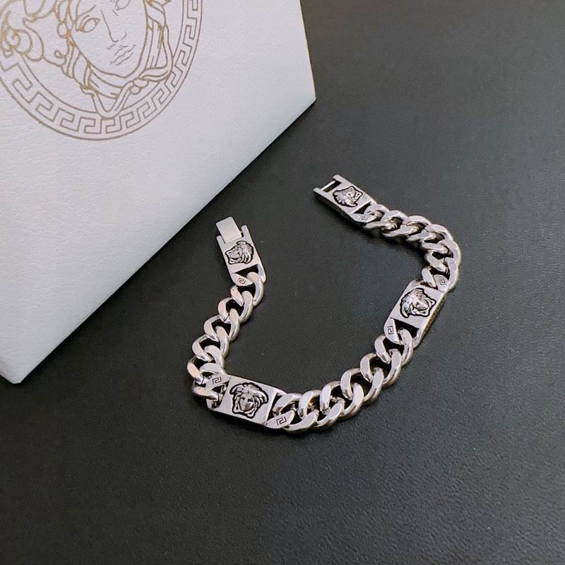 Versace bracelet lyx345